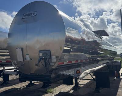 Walker Tandem Axle Stainless Steel Food Grade Tanker Trailer - Air Ride, Fixed Axle