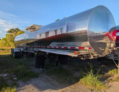 Walker Tandem Axle Stainless Steel Food Grade Tanker Trailer - Air Ride, Fixed Axle