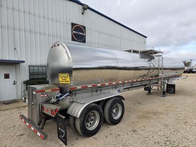 Walker Tandem Axle Stainless Steel Food Grade Tanker Trailer - Air Ride, Fixed Axle