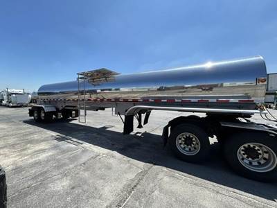 Walker Tandem Axle Stainless Steel Food Grade Tanker Trailer - Air Ride
