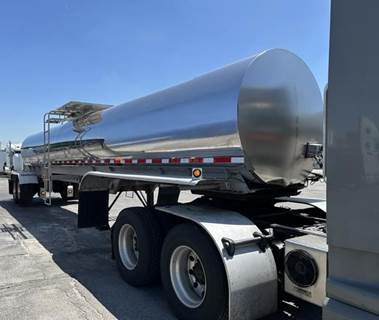 2007 Walker Tandem Axle Stainless Steel Food Grade Tanker Trailer - Air Ride