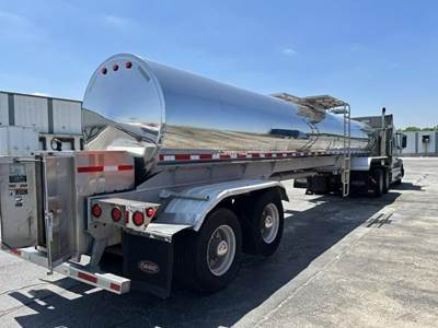 2007 Walker Tandem Axle Stainless Steel Food Grade Tanker Trailer - Air Ride