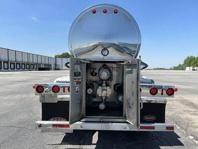 2007 Walker Tandem Axle Stainless Steel Food Grade Tanker Trailer - Air Ride