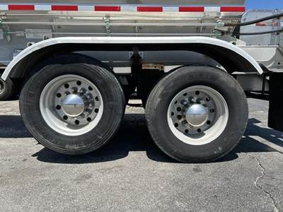 2007 Walker Tandem Axle Stainless Steel Food Grade Tanker Trailer - Air Ride
