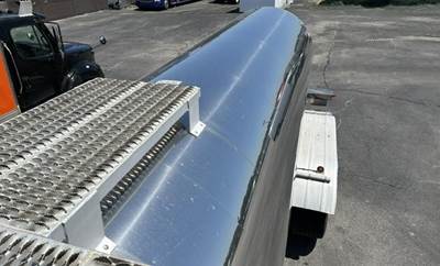 2007 Walker Tandem Axle Stainless Steel Food Grade Tanker Trailer - Air Ride