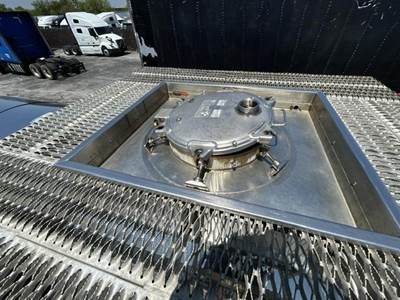 2007 Walker Tandem Axle Stainless Steel Food Grade Tanker Trailer - Air Ride