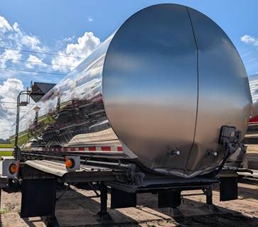 Walker Tandem Axle Stainless Steel Food Grade Tanker Trailer - Air Ride, Fixed Axle