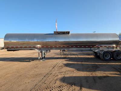 Walker Tandem Axle Stainless Steel Food Grade Tanker Trailer - Air Ride, Fixed Axle