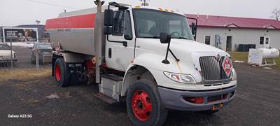 International DuraStar 4300 Single Axle Fuel & Lube Truck - Cummins, Automatic