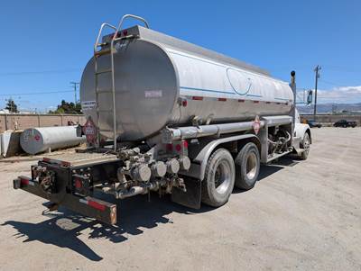 2015 Kenworth T800 Fuel & Lube Truck - Paccar, Manual