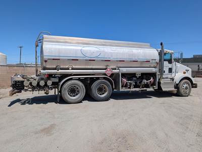 2015 Kenworth T800 Fuel & Lube Truck - Paccar, Manual
