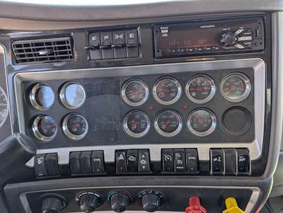 2015 Kenworth T800 Fuel & Lube Truck - Paccar, Manual