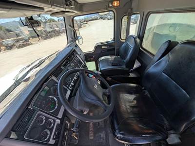 2015 Kenworth T800 Fuel & Lube Truck - Paccar, Manual