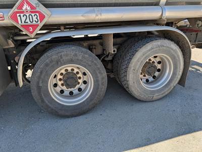 2015 Kenworth T800 Fuel & Lube Truck - Paccar, Manual