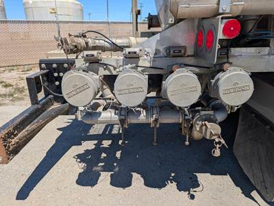 2015 Kenworth T800 Fuel & Lube Truck - Paccar, Manual