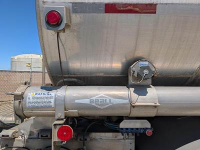 2015 Kenworth T800 Fuel & Lube Truck - Paccar, Manual