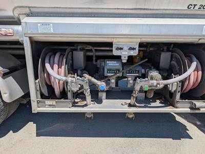 2015 Kenworth T800 Fuel & Lube Truck - Paccar, Manual