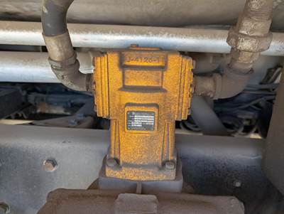 2015 Kenworth T800 Fuel & Lube Truck - Paccar, Manual