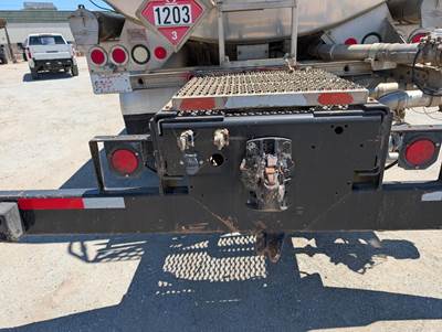 2015 Kenworth T800 Fuel & Lube Truck - Paccar, Manual