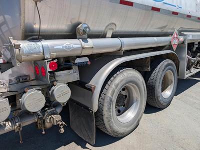 2015 Kenworth T800 Fuel & Lube Truck - Paccar, Manual
