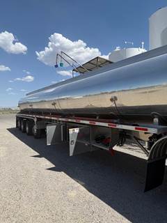 Beall QUAD AXLE / 5 COMP / 11500 GALLONS Fuel Tanker Trailer