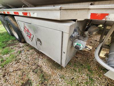 2001 Heil 44ft Tandem Axle Aluminum Fuel Tanker Trailer - Air Ride, Fixed Axle