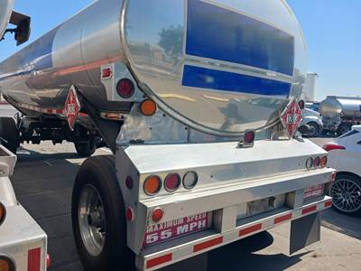 2002 Paramount Single Axle Aluminum Fuel Tanker Trailer - Spring, Fixed Axle