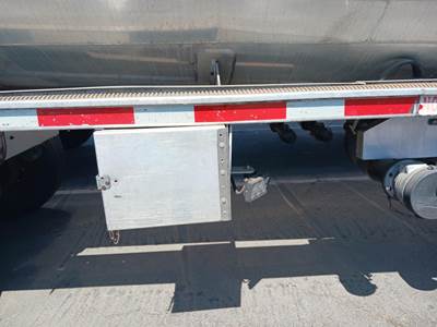 2002 Paramount Single Axle Aluminum Fuel Tanker Trailer - Spring, Fixed Axle