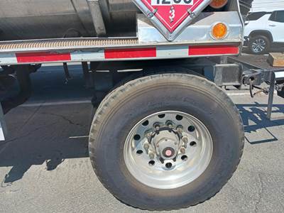 2002 Paramount Single Axle Aluminum Fuel Tanker Trailer - Spring, Fixed Axle
