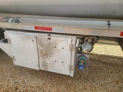 2001 Polar Tandem Axle Aluminum Fuel Tanker Trailer - Air Ride, Fixed Axle