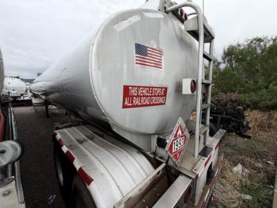 2003 Polar Tandem Axle Aluminum Fuel Tanker Trailer Air Ride Fixed Axle