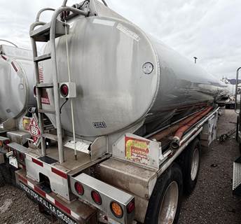 2003 Polar Tandem Axle Aluminum Fuel Tanker Trailer Air Ride Fixed Axle