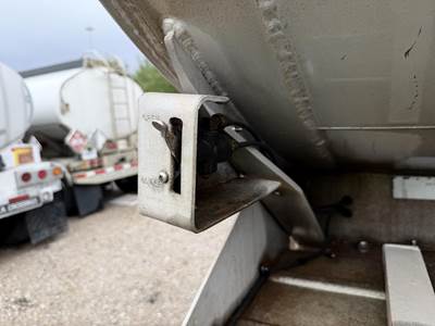 2003 Polar Tandem Axle Aluminum Fuel Tanker Trailer Air Ride Fixed Axle
