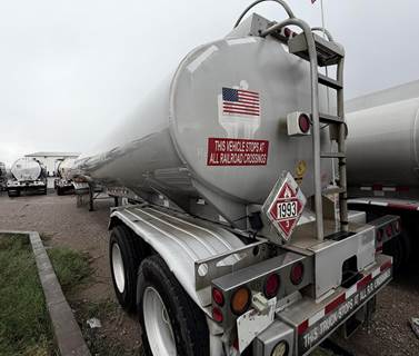 2003 Polar Tandem Axle Aluminum Fuel Tanker Trailer Air Ride Fixed Axle