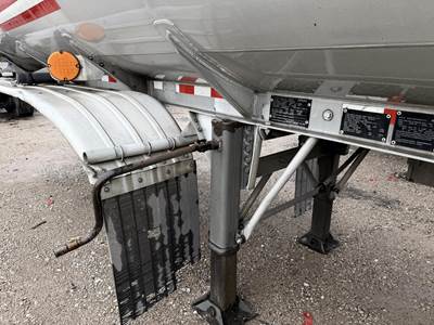 2003 Polar Tandem Axle Aluminum Fuel Tanker Trailer Air Ride Fixed Axle