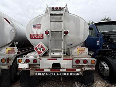 2003 Polar Tandem Axle Aluminum Fuel Tanker Trailer Air Ride Fixed Axle