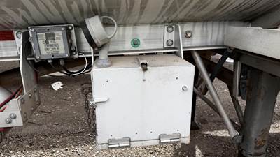 2003 Polar Tandem Axle Aluminum Fuel Tanker Trailer Air Ride Fixed Axle