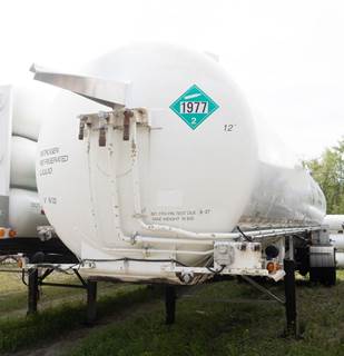 RUSSELL CRYOGENIC NITROGEN TANK TRAILER/ 8300 GAL. / CENTR Industrial Gas Tank Trailer