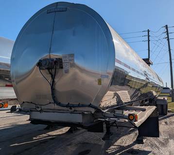 Brenner 6600 Gallon Stainless Steel Non Code Tank Trailer - Tandem Axle, Air Ride