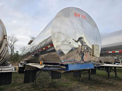 Brenner 7000 Gallon Stainless Steel Non Code Tank Trailer - Tandem Axle, Spring