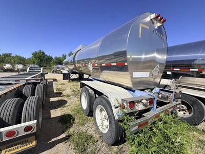 1980 Fruehauf Stainless Steel Non Code Tank Trailer - Tandem Axle, Spring