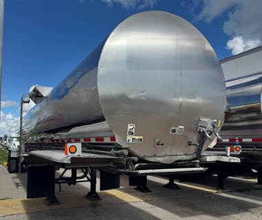 2002 Walker Non Code Tank Trailer