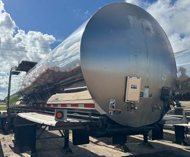 2011 Walker Non Code Tank Trailer