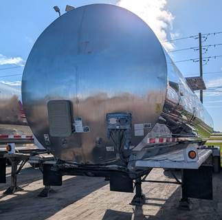 2011 Walker Non Code Tank Trailer