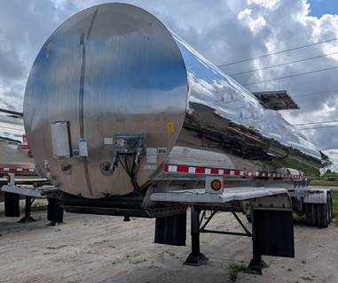 2011 Walker Non Code Tank Trailer