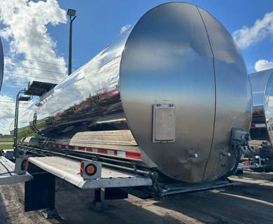 2011 Walker Non Code Tank Trailer
