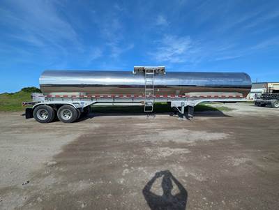 Walker 7000 Gallon Stainless Steel Non Code Tank Trailer - Tandem Axle, Air Ride