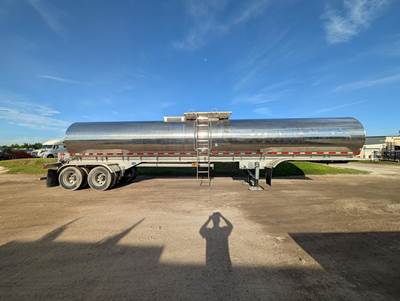 Walker 6800 Gallon Stainless Steel Non Code Tank Trailer - Tandem Axle, Air Ride