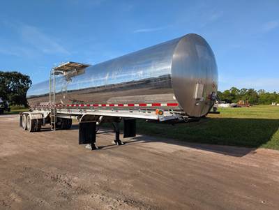Walker 6800 Gallon Stainless Steel Non Code Tank Trailer - Tandem Axle, Air Ride