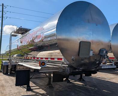 Walker 6800 Gallon Stainless Steel Non Code Tank Trailer - Tandem Axle, Air Ride